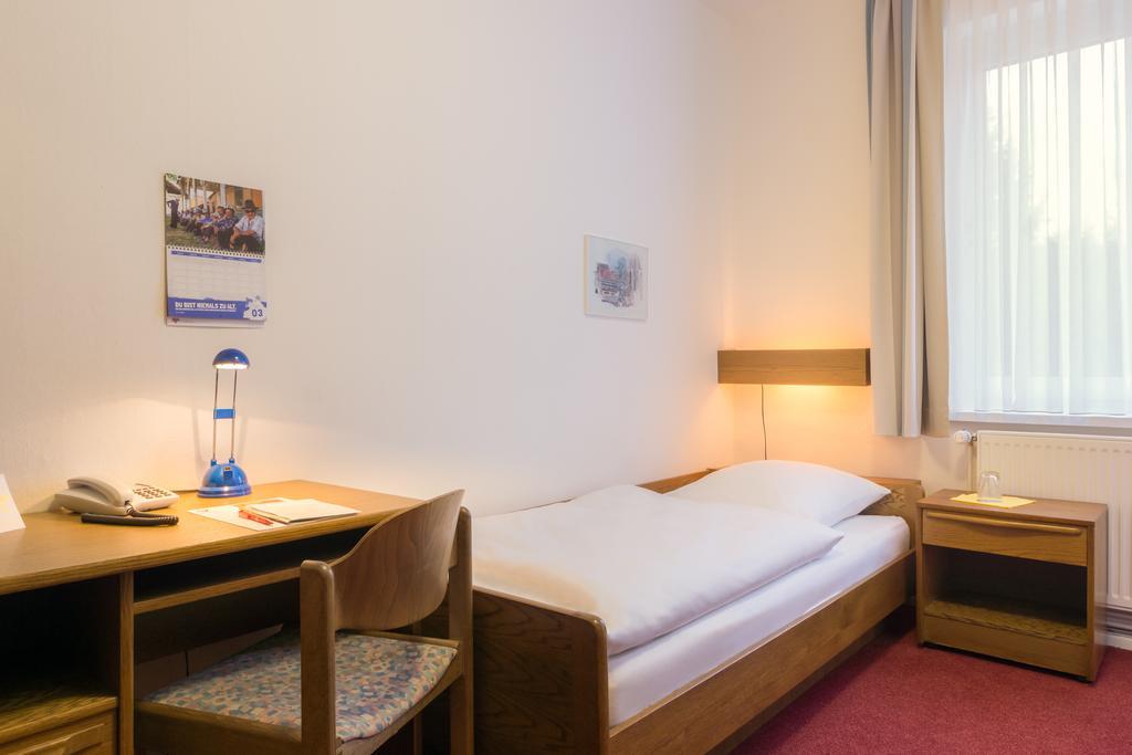 Cvjm Hotel Am Wollmarkt Braunschweig Room photo